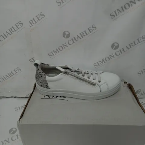 BOXED PAIR OF RUTH LANGSFORD WHITE/SNAKE PRINT SIZE UK 8