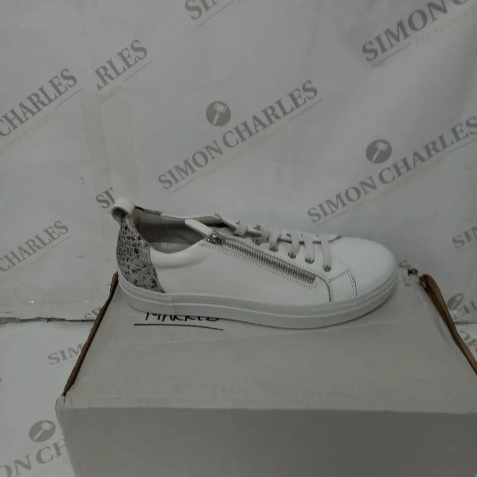 BOXED PAIR OF RUTH LANGSFORD WHITE/SNAKE PRINT SIZE UK 8