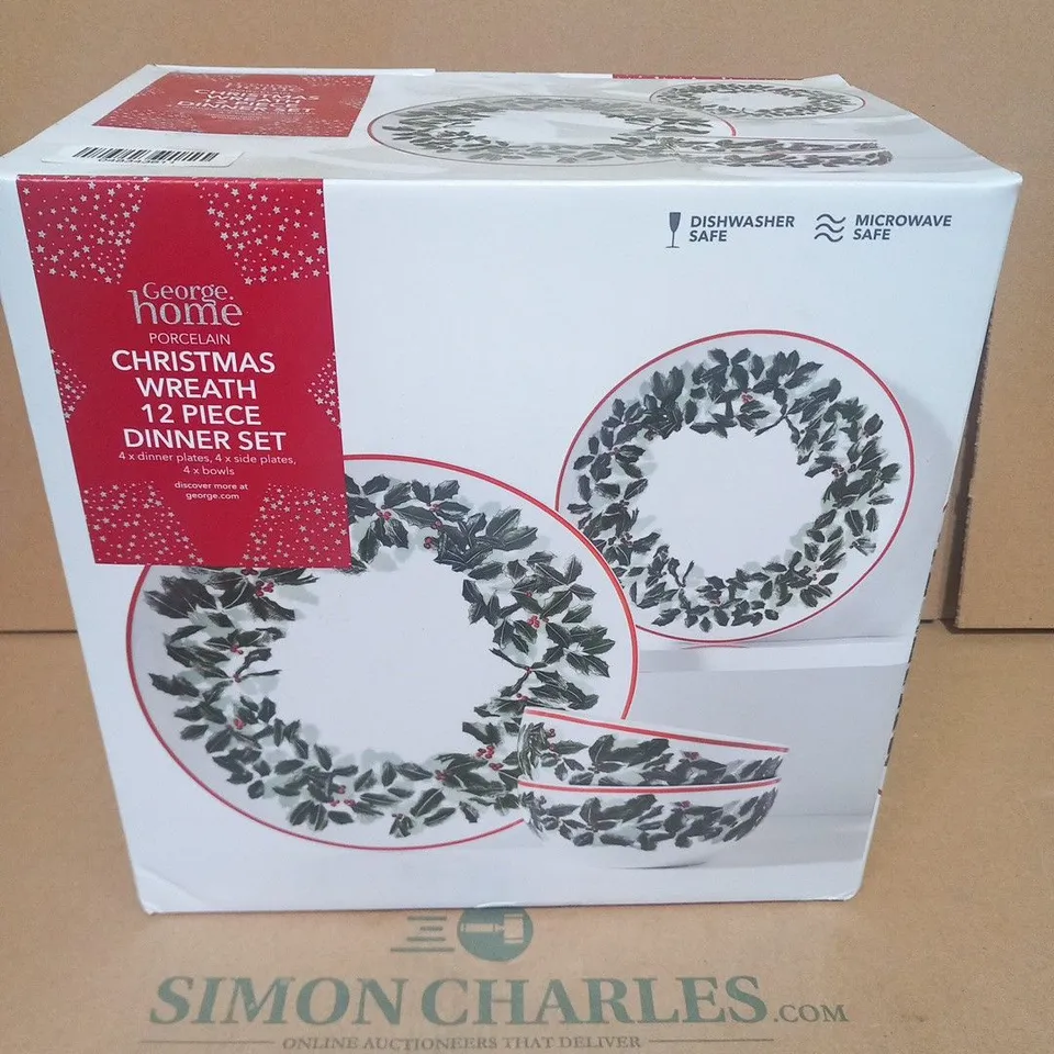 BOXED HOME PORCELAIN CHRISTMAS WREATH 12 PIECE DINNER SET 