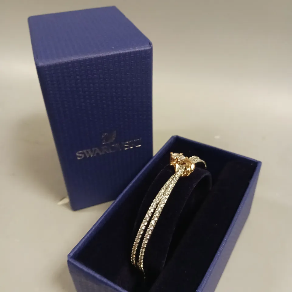 SWAROVSKI STONE PENDANT TWIST BRACELET