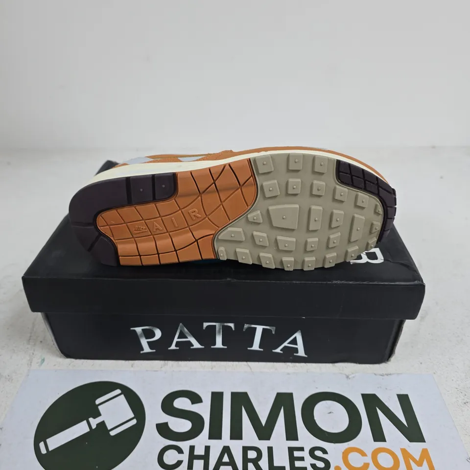 BOXED PAIR OF NIKE PATTA AIR MAX 1 TRAINERS IN METALLIC SILVER/MONARCH - UK 7