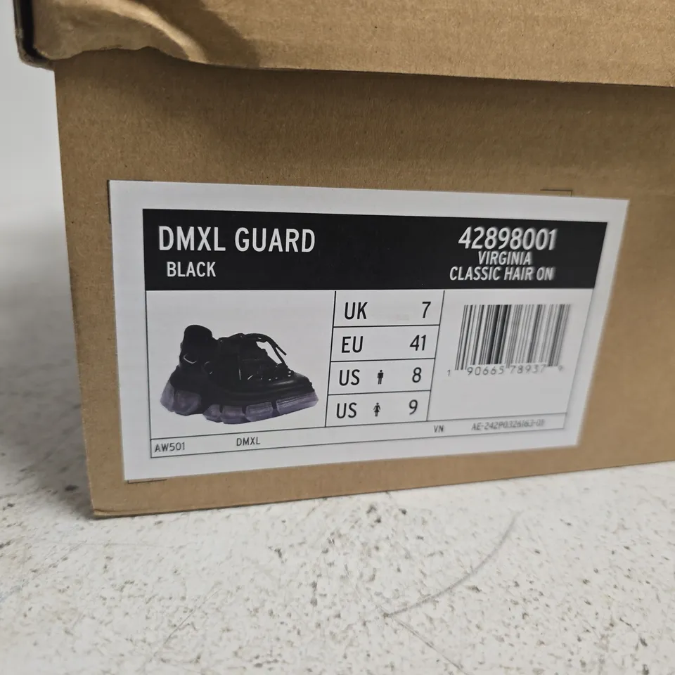 BOXED PAIR OF DR. MARTENS DMXL GUARD BLACK PLATFORM BOOTS – UK 7