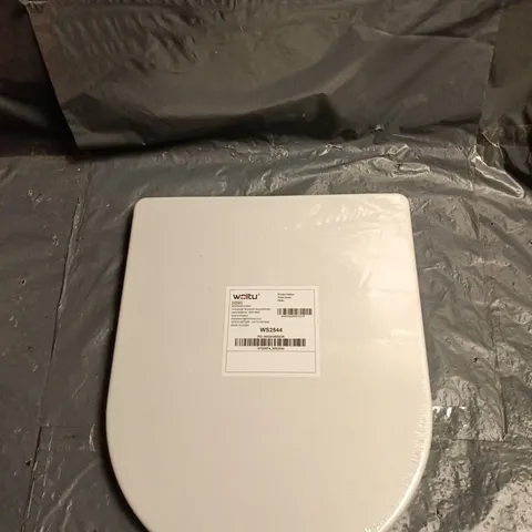 WHITE TOILET SEAT WITH LID – NEW IN PROTECTIVE PACKAGING