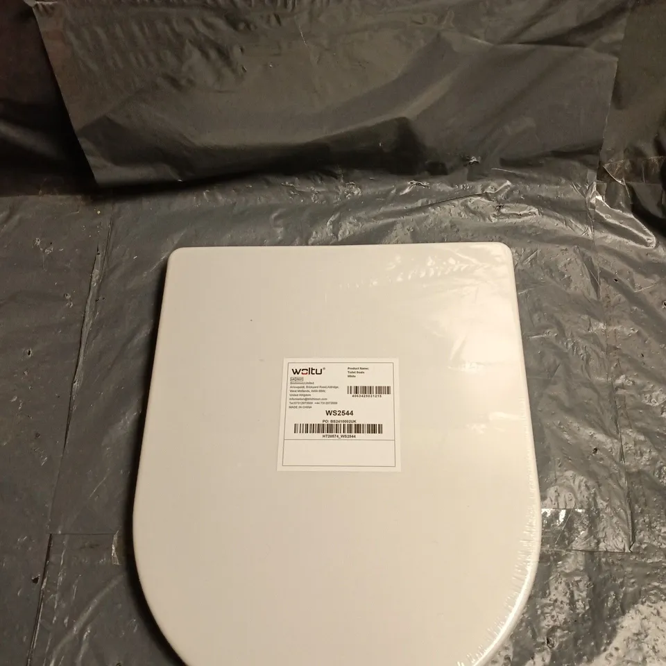 WHITE TOILET SEAT WITH LID – NEW IN PROTECTIVE PACKAGING