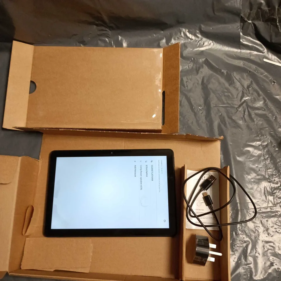 AMAZON FIRE HD IN BOX WITH USB-C CHARGER CABLE