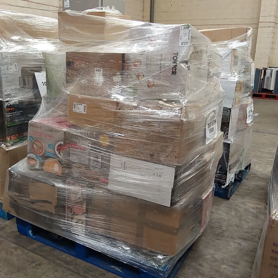 PALLET OF APPROXIMATELY 30 UNPROCESSED RAW RETURN HOUSEHOLD AND ELECTRICAL GOODS TO INCLUDE;