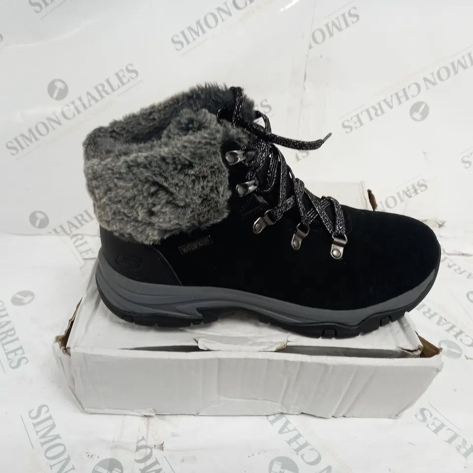 SKECHERS FAUX FUR CUFF BOOTS - UK SIZE 6.5