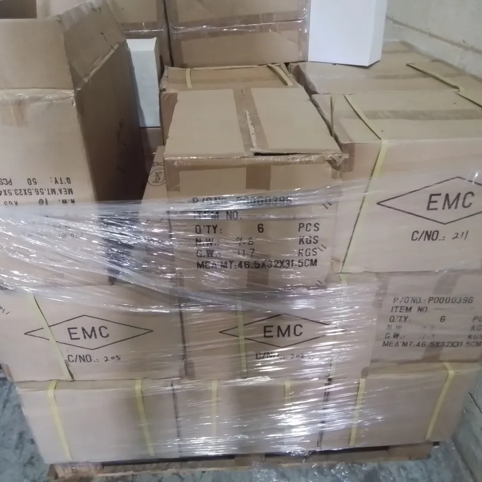 PALLET OF ASSORTED LIGHTING ITEMS TO INCLUDE 4-LAMP DOWNLIGHTS, 3-LAMP CEILING LIGHTS AND SPOT LIGHTS