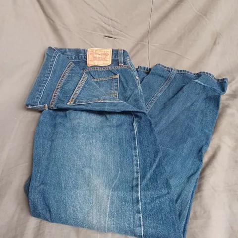 LEVI'S STRAIGHT LEG JEANS IN BLUE DENIM SIZE W36 L32