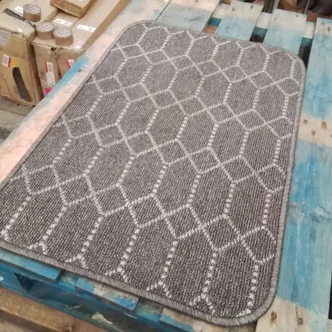 QUALITY DESIGNER AREA RUG - APPROXIMATELY 75X50CM