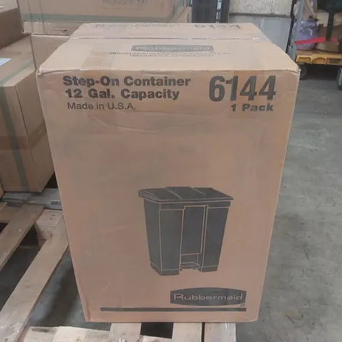 BRAND NEW BOXED RUBBERMAID STEP-ON 12 GALLON CONTAINER 