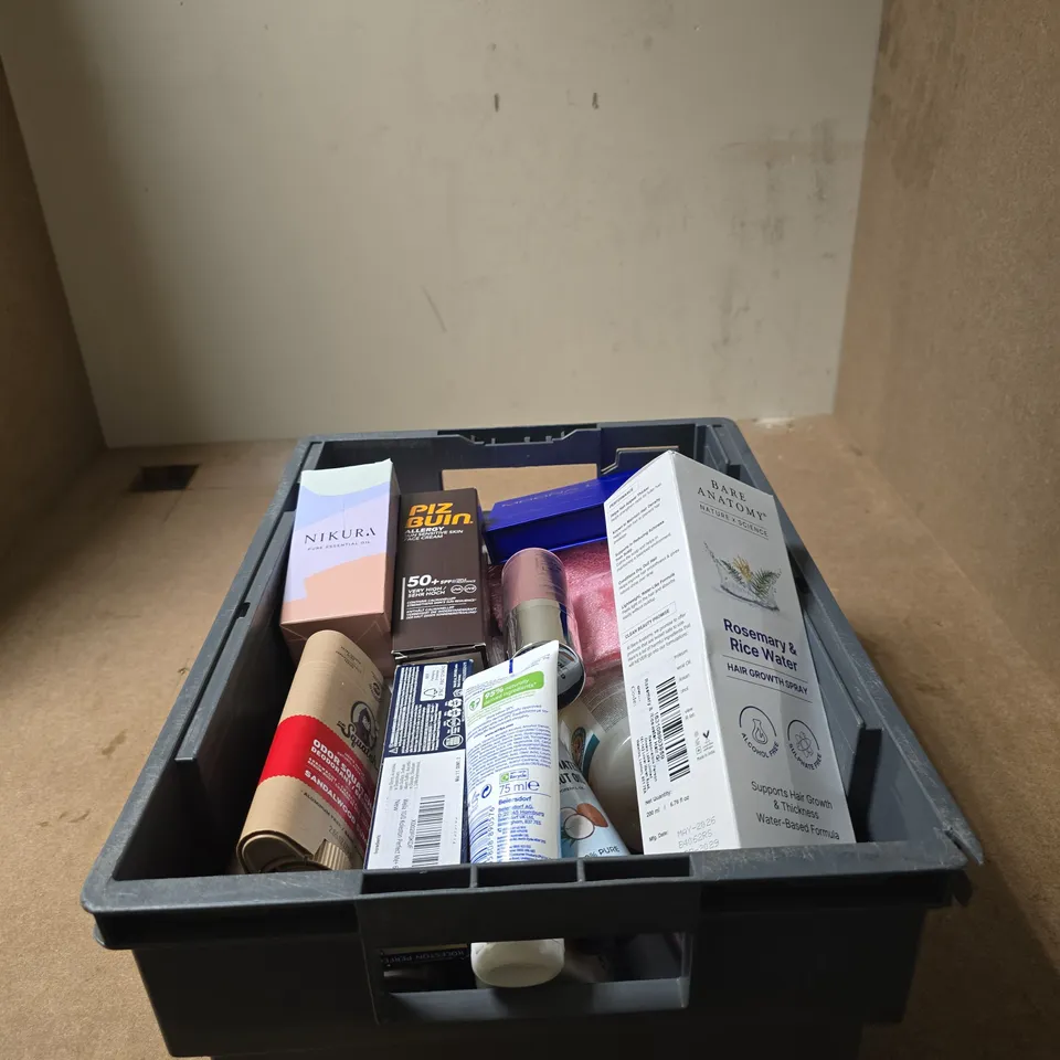 TOTE OF APPROXIMATELY 20 ASSORTED COSMETIC ITEMS TO INCLUDE NIVEA, MOONA LASH, PIZ BUIN, NIKURA, EUCERIN ETC