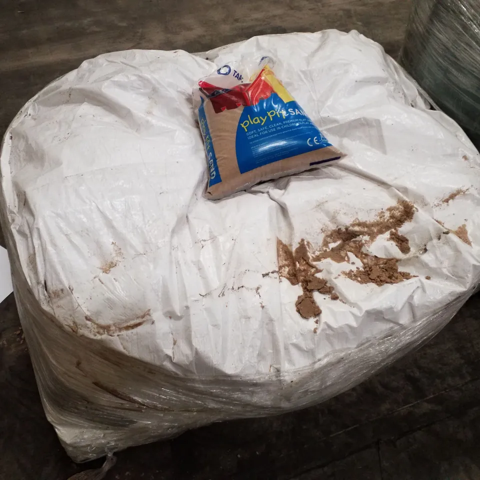 PALLET CONTAINING BAGS OF PLAY SAND 