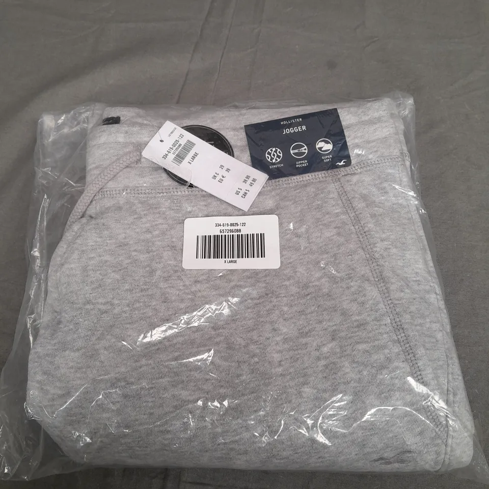 SEALED HOLLISTER LOIGHT GREY JOGGERS - XL