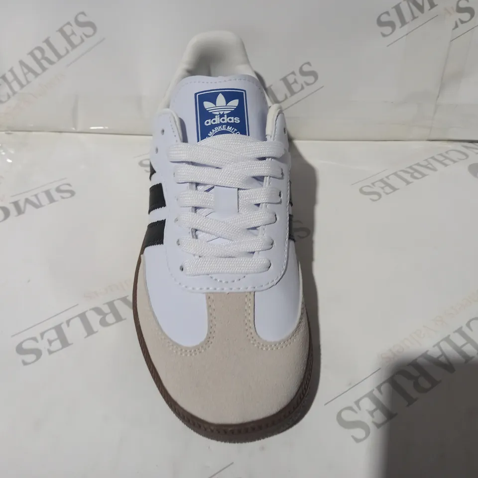 PAIR OF ADIDAS SAMBA SHOES IN WHITE/BLACK UK SIZE 4.5