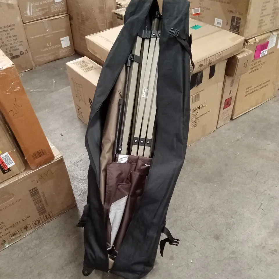 POP-UP GAZEBO TYPE PRODUCT IN CARRY CASE 