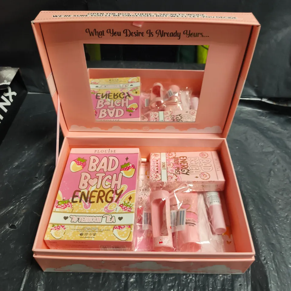 P LOUISE FULFILLMENT DREAMS BEAUTY GIFT SET – PINK MAKEUP BOX