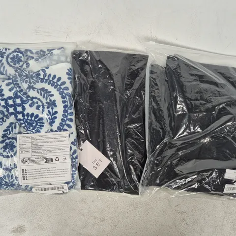 APPROXIMATELY 20 ASSORTED CLOTHING AND FASHION PRODUCTS IN VARIOUS STYLES AND SIZES - COLLECTION ONLY