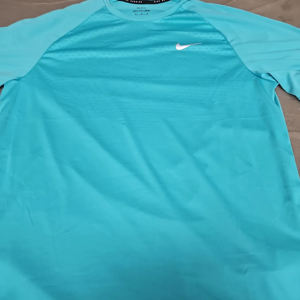 NIKE DRI-FIT LOGO TEE - SIZE M