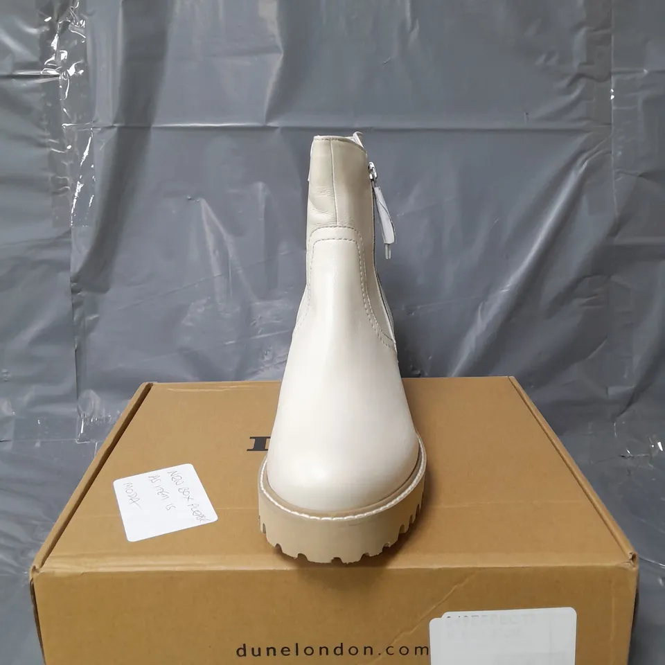 MODA IN PELLE ZIP FASTENING BIKER BOOTS OFF WHITE SIZE 6