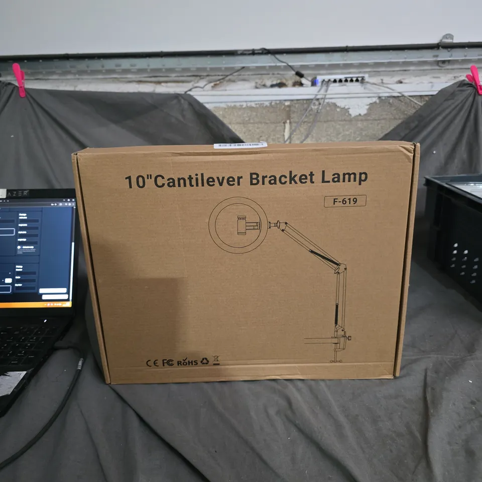 10" Cantilever Bracket Lamp – F-619