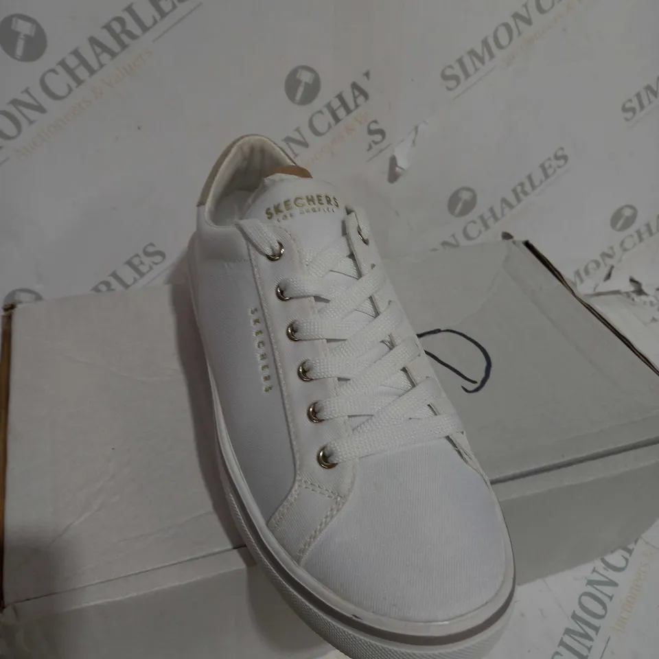BOXED PAIR OF SKECHERS STREET LACE TRAINERS IN WHITE SIZE 5.5