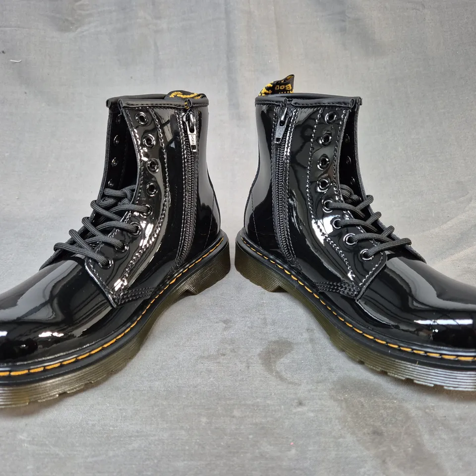 BOXED PAIR OF DR MARTENS 1460 ANKLE BOOTS IN BLACK UK SIZE 1