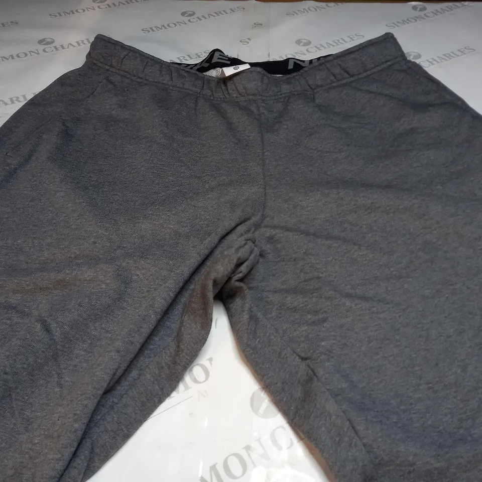 NIKE JOGGING BOTTOMS IN GREY - XXL