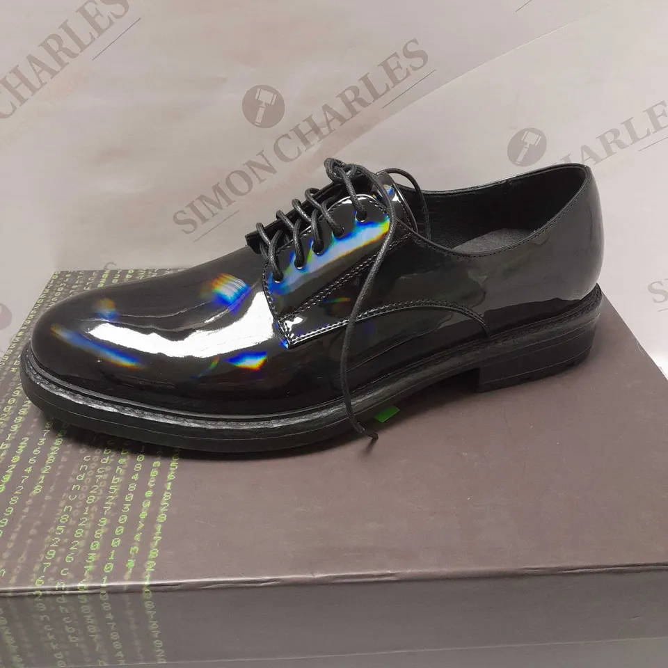KOI PONTIFF SULYVAHN MEN'S HOLOGRAM BLACK SHOES - SIZE 9