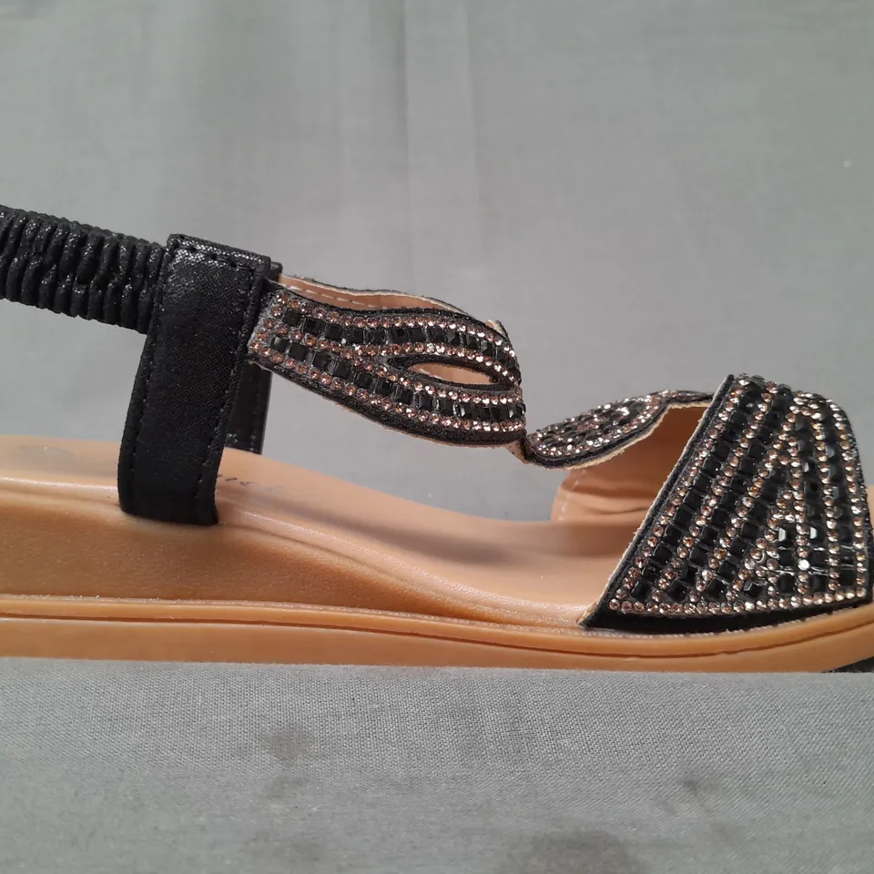 BOXED PAIR OF DESIGNER OPEN TOE WEDGE SANDALS IN WEDGE SANDALS IN BLACK W. JEWEL EFFECT ASIAN SIZE 250