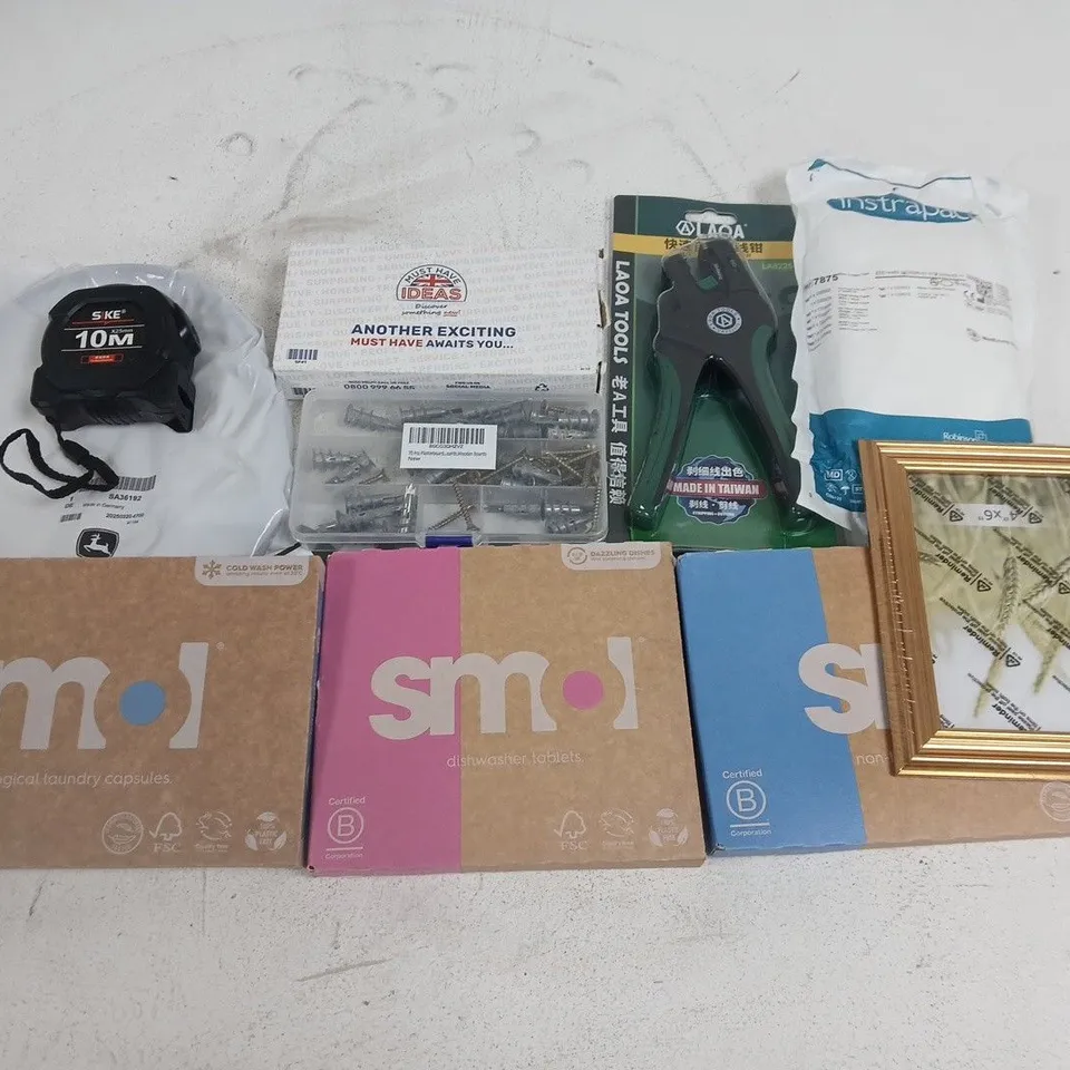 LOT OF ASSORTED HOUSEHOLD ITEMS TO INCLUDE SMOL DISHWASHER TABLETS, 10M TAPE MEASURE AND LAOA TOOLS