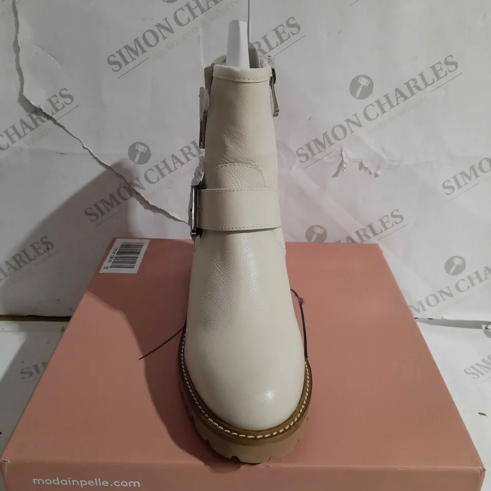 BOXED MODA IN PELLE CORNELIA BIKER BOOTS, CREAM - SIZE 6