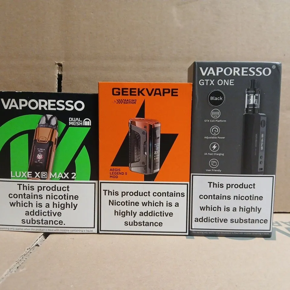 APPROXIAMTELY 20 ASSORTED VAPING PRODUCTS TO INCLUDE VAPORESSO, GEEKVAPE, ETC - COLLECTION ONLY