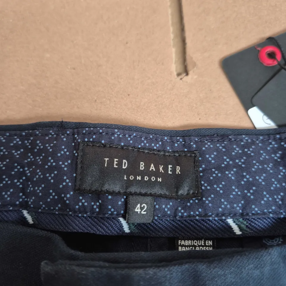 TED BAKER LONDON NAVY CHINO SHORTS, UK SIZE 42, MEN