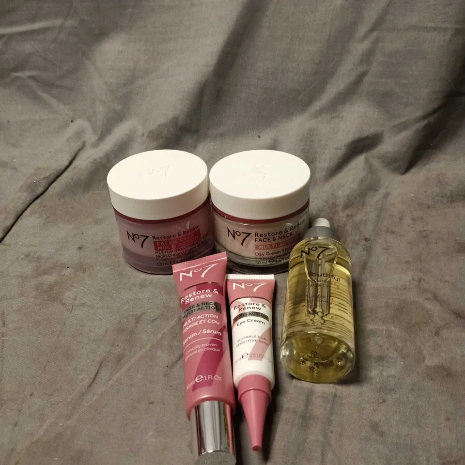 NO7 RESTORE & RENEW COLLECTION SKINCARE SET – BOXED FACIAL CREAMS, EYE CREAM & SERUM