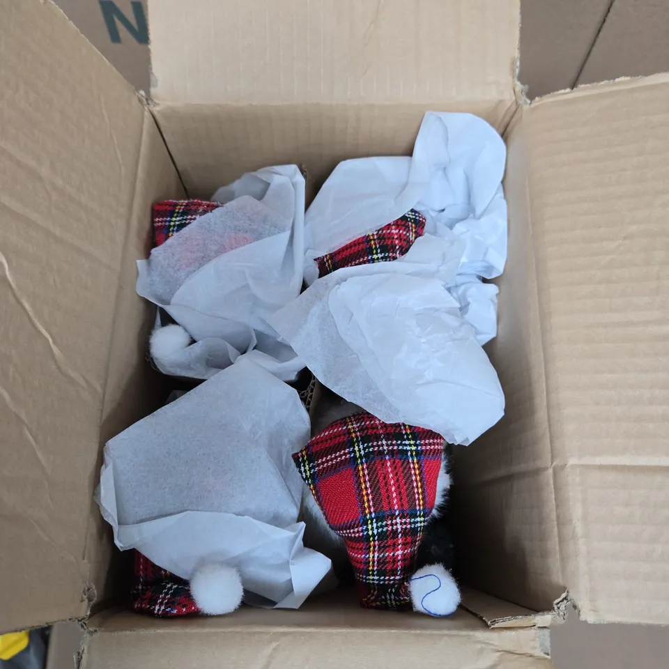 4 X GISELA GRAHAM TARTAN NUTCRACKER FESTIVE FIGURINES 