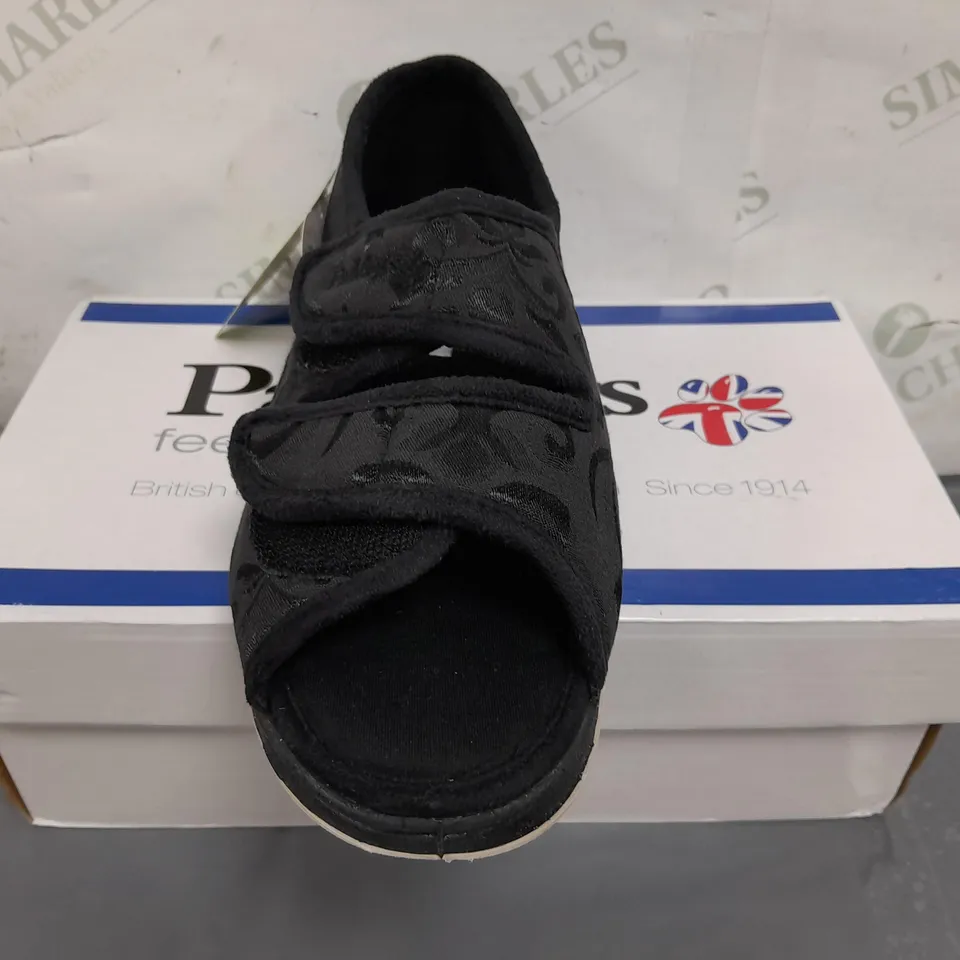 BOXED PAIR OF PADDERS LYDIA OPEN TOE SHOES IN BLACK SIZE 6