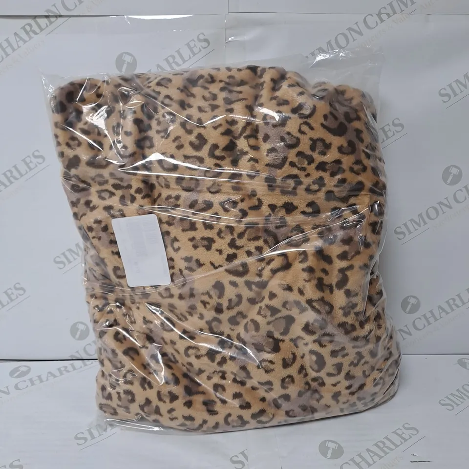 BOXED LEOPARD PRINT NECK PONCHO // SIZE UNSPECIFIED
