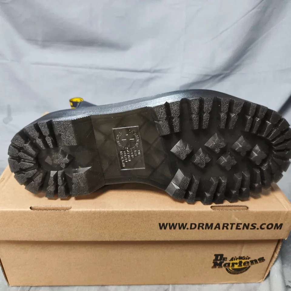 BOXED PAIR OF DR MARTENS SINCLAIR WILDHORSE BOOTS IN BLACK - UK 5.5