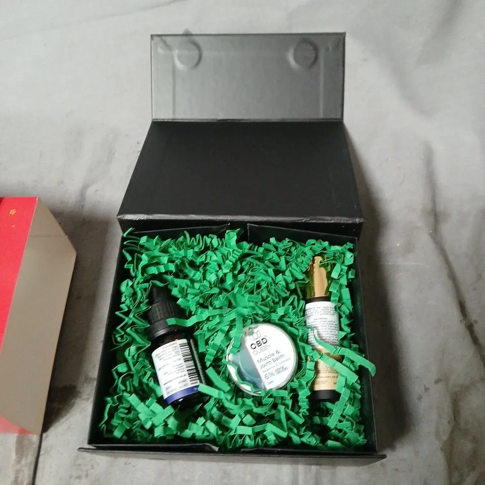 CBD QUEEN CHRISTMAS GIFT SET – CBD OIL, BALM & ACCESSORIES