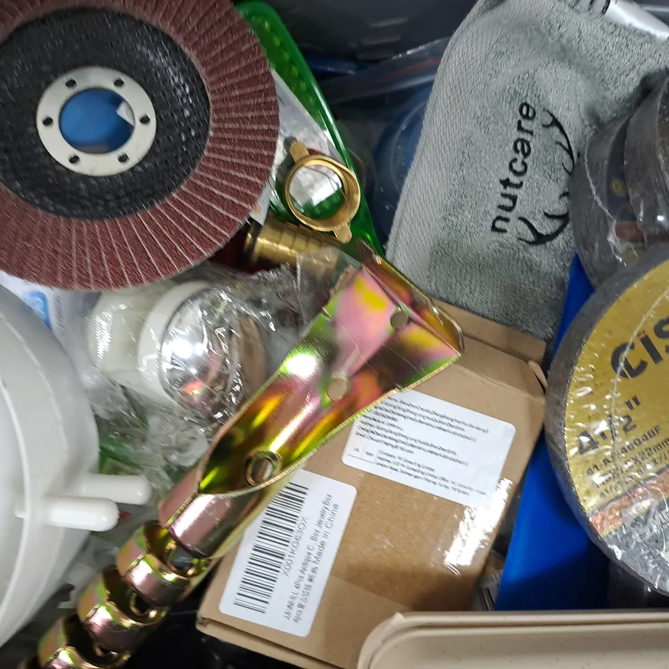 APPROXIMATELY 10 ASSORTED HOUSEHOLD ITEMS TO INCLUDE WILKO POLISH WIPES, CISIVIS CUTTING WHEEL, AIR UP AROMA PODS, ETC