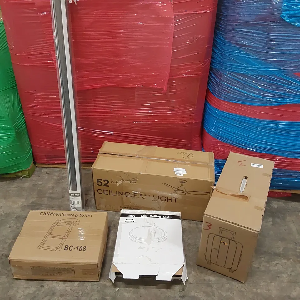 PALLET OF ASSORTED CONSUMER PRODUCTS TO INCLUDE: CEILING FAN, CEILING LIGHT, SUITCASE, BLINDS, CHILDREN'S STEP TOILET ECT