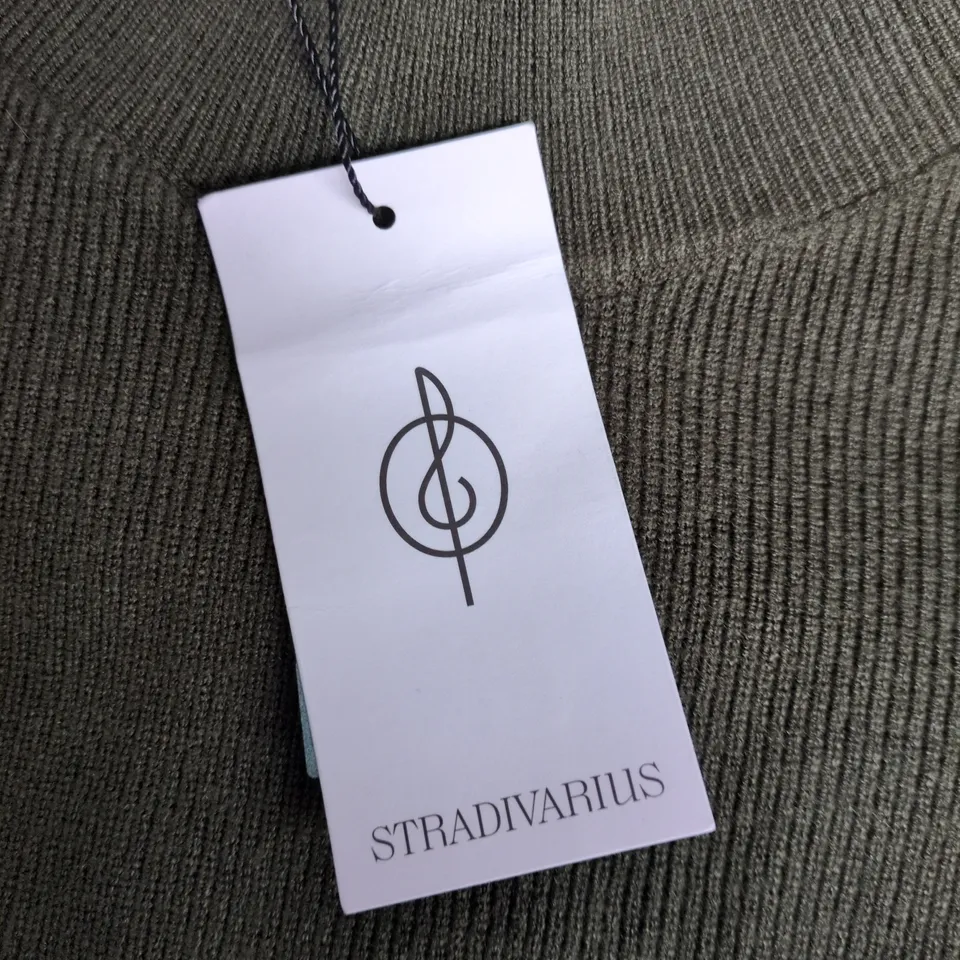 STRADIVARIUS OLIVE GREEN RIBBED KNIT SWEATER – UK M