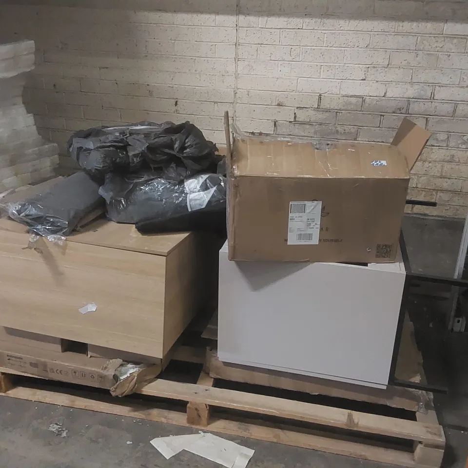 PALLET CONTAINING A LARGE QUANTITY OF ASSORTED FURNITURE PARTS ECT