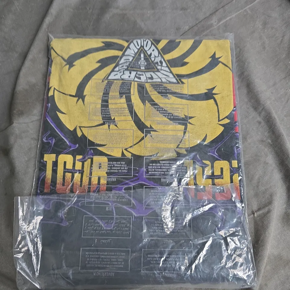 ABERCROMBIE & FITCH GRAPHIC T‑SHIRTS – MEDIUM, (SEALED IN PACKAGING)