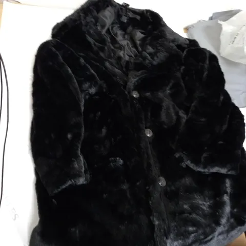 BOOHOO BLACK FAUX FUR BIG JACKET - UK 26