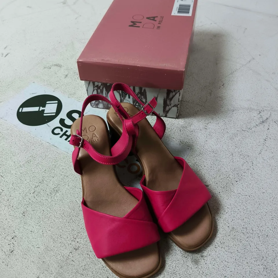 MODE IN PELLE LANIE PINK LEATHER TWO-PART BLOCK HEEL SANDALS – UK 7 (EU 40)