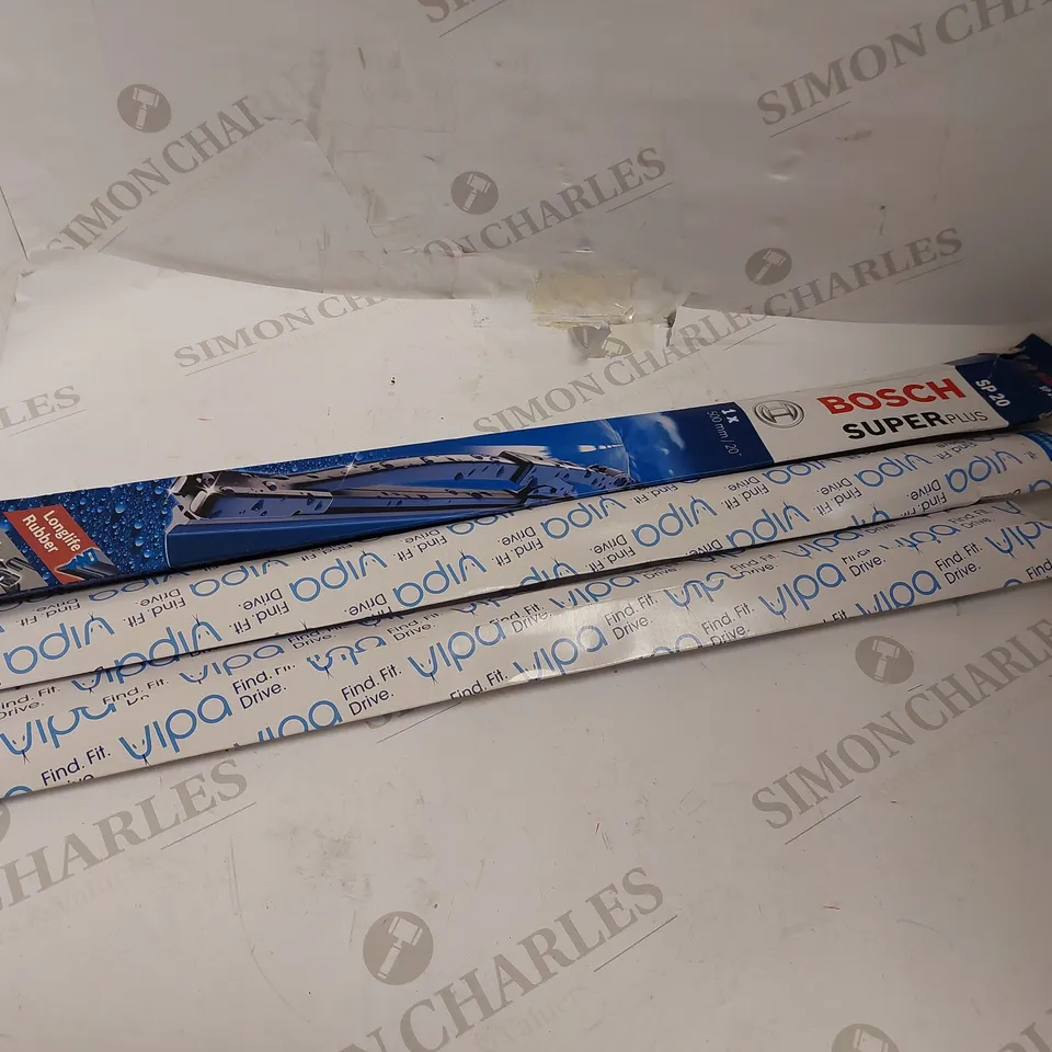 BOX OF APPROX 6 ITEMS TO INCLUDE BOSCH AEROTWIN A180S 700/450MM, BOSCH SUPERPLUS SP20 500MM AND BOSCH SUPERPLUS SP24 600MM