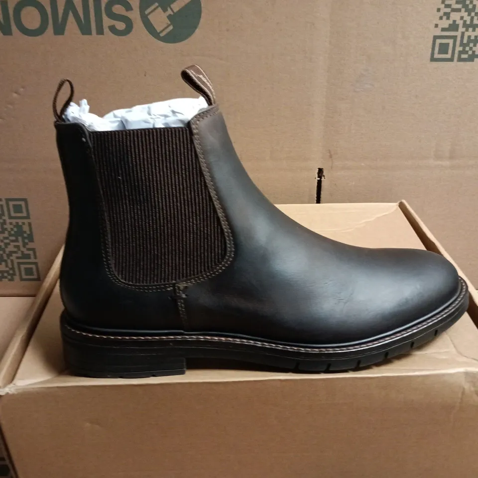 BOXED PAIR OF MEN'S HARBOUR CHELSEA BOOT – DARK BROWN LEATHER - UK SIZE 8