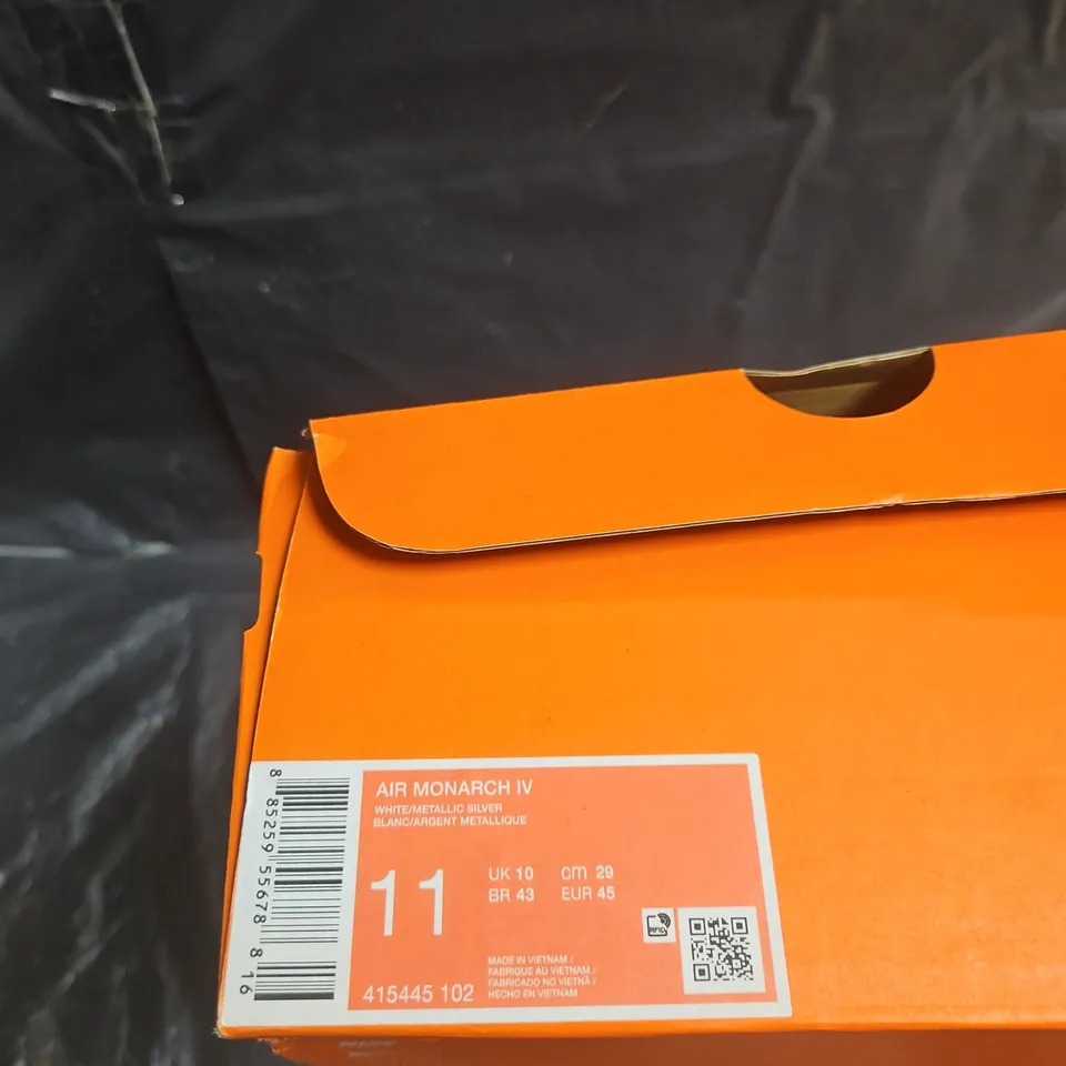 NIKE AIR MONARCH IV TRAINERS – WHITE/BLUE UK SIZE 10